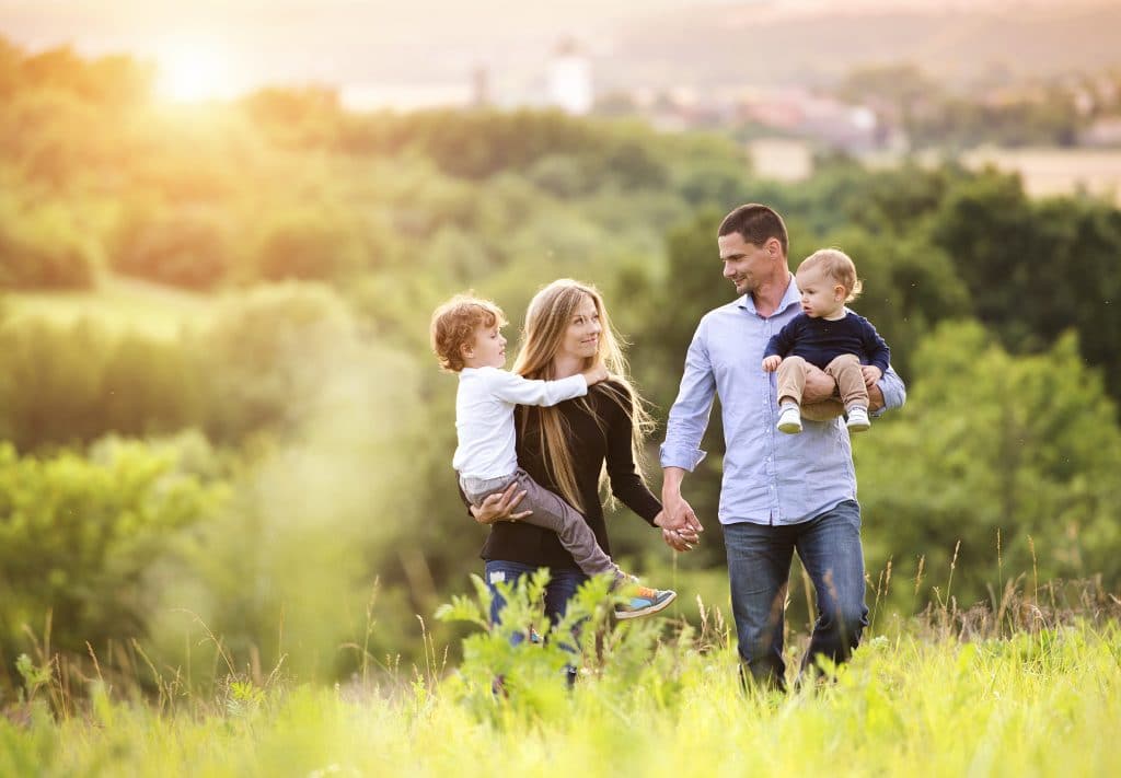 Glückliche junge Familie